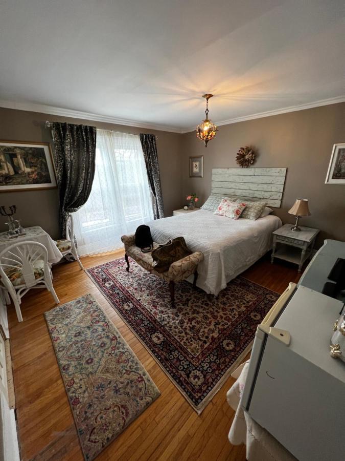 Adam Bed & Breakfast