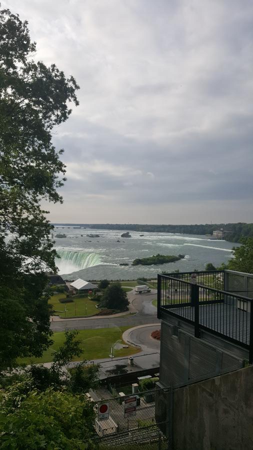 Adam 3* Niagara Falls